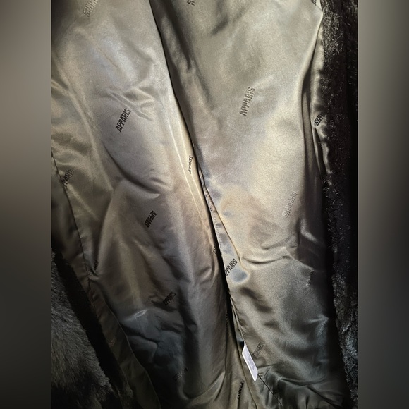 APPARIS Long Faux-Fur Black Coat - Picture 4 of 5